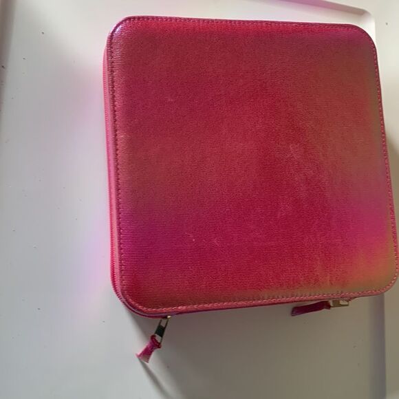 Ultra beauty makeup collection with beautiful zippered case - Picture 7 of 8